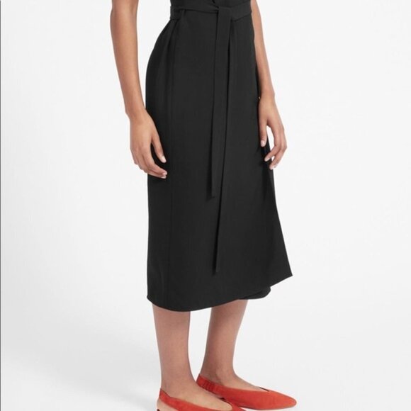 BLACK MIDI WRAP DRESS by EVERLANE, in drape wrinkle free fabric 2 - Picture 2 of 12